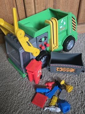 Maxx Action Green Toy Recycling Truck Playset with Accessories